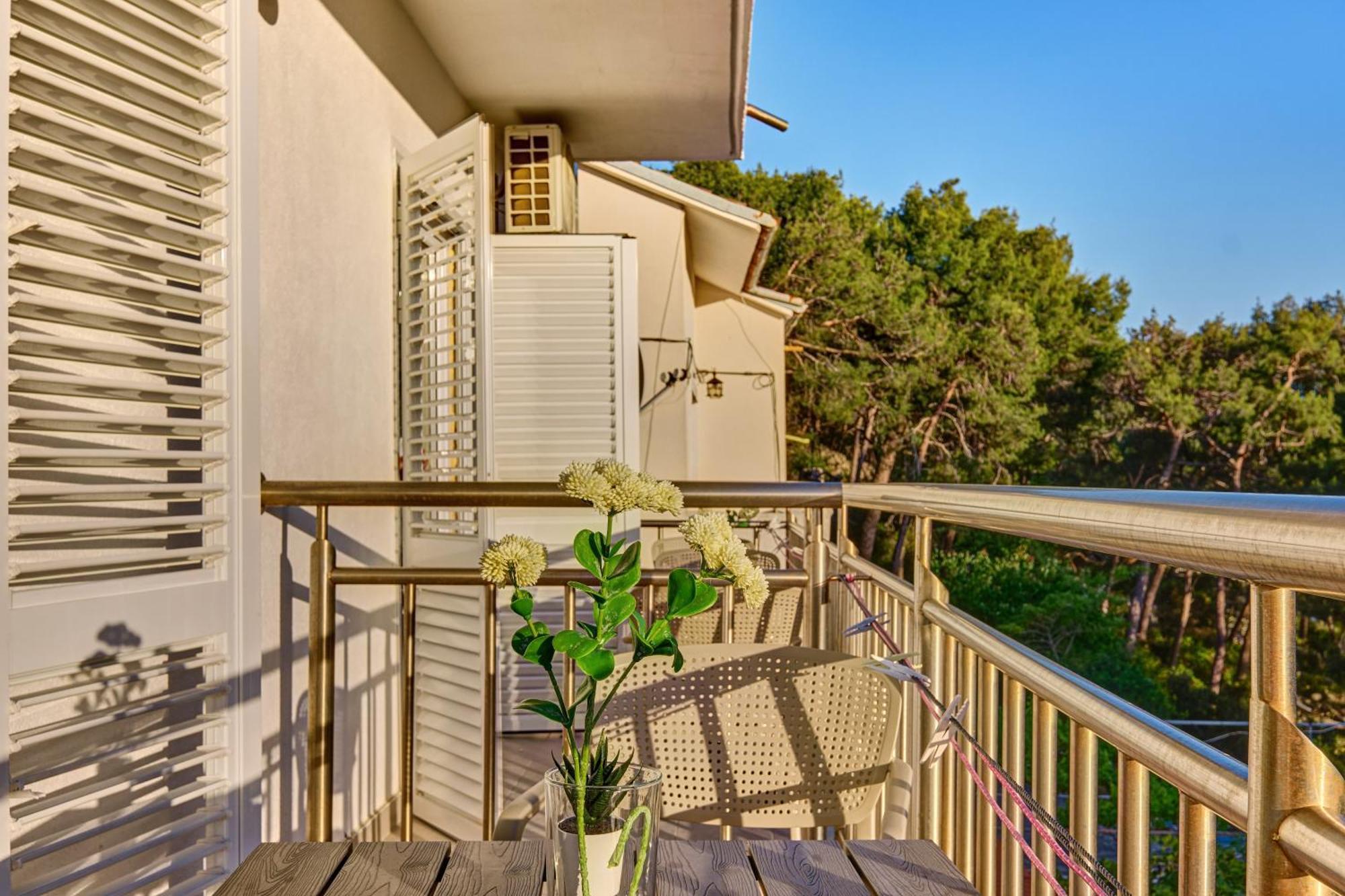 Calma Sea View Rooms Mali Lošinj Exterior foto