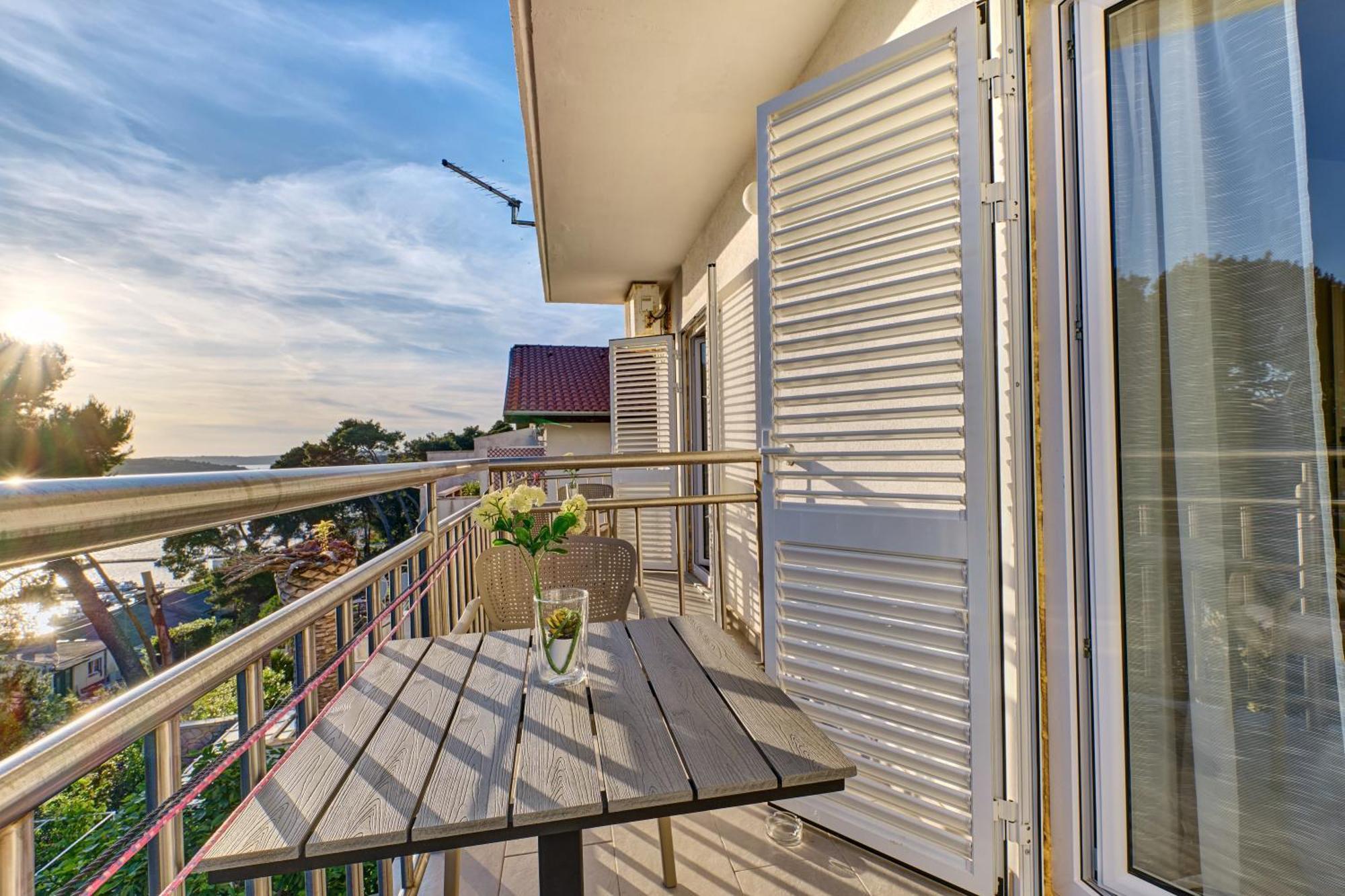 Calma Sea View Rooms Mali Lošinj Exterior foto